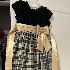 It looks new she only used 2 times no damage